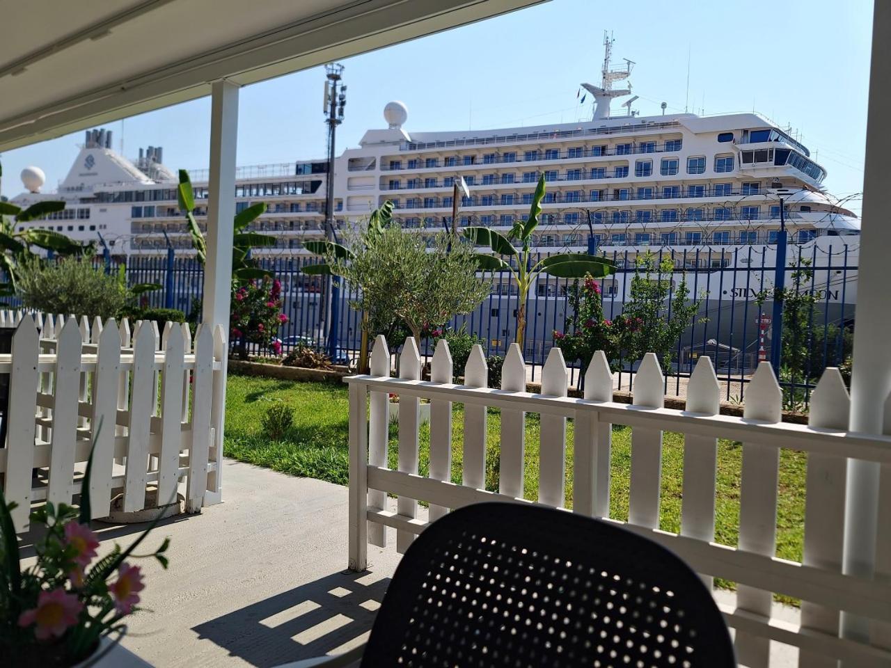 Suncoast Rooms Port Side Sarandë Exterior foto